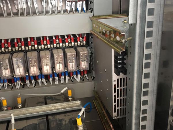 蓄電池智能在線養(yǎng)護(hù)終端