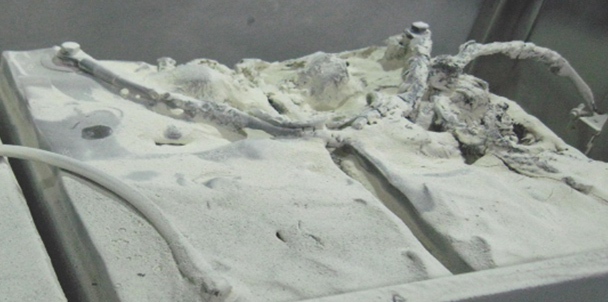 蓄電池起火短路